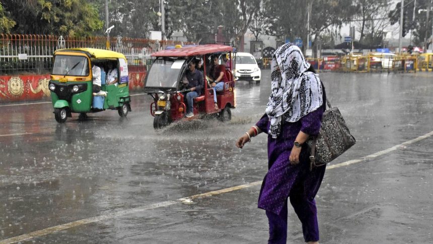 IMD predicts rainfall, and duststorm in Delhi-NCR